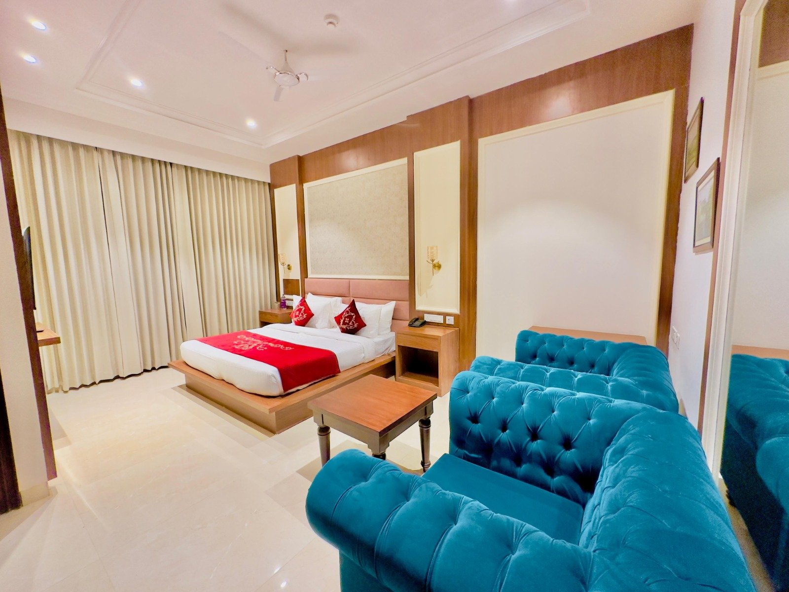 A guest room at Hotel Sukh Farm